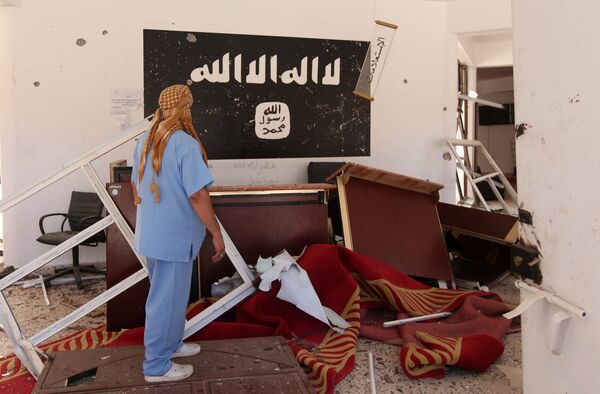A Libyan man checks a building used by the Islamic State fighters after it was captured by Libyan forces allied with the U.N.-backed government, in Sirte, Libya August 22, 2016. A Libyan man checks a building used by the Islamic State fighters after it was captured by Libyan forces allied with the U.N.-backed government, in Sirte, Libya August 22, 2016. - Sputnik International