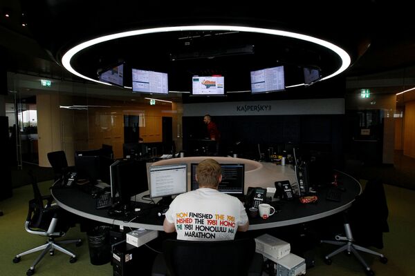 FILE PHOTO: An employee works near screens in the virus lab at the headquarters of Russian cyber security company Kaspersky Labs in Moscow July 29, 2013. FILE PHOTO: An employee works near screens in the virus lab at the headquarters of Russian cyber security company Kaspersky Labs in Moscow July 29, 2013. - Sputnik International