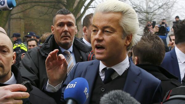 Dutch far right Party for Freedom (PVV) leader Geert Wilders campaigns for the 2017 Dutch election in Spijkenisse, a suburb of Rotterdam, Netherlands, February 18, 2017. - Sputnik International