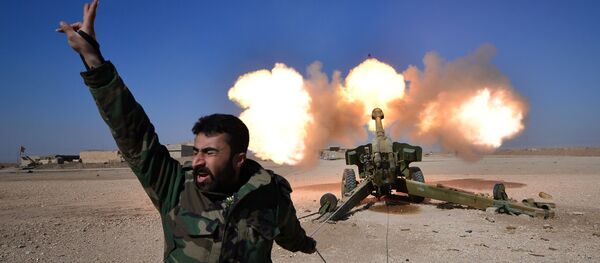 Popular Mobilization Forces (PMF) fire toward Daesh militants, west of Mosul, Iraq February 22, 2017 - Sputnik International