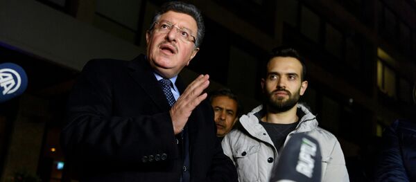 Salem al-Meslet (L), spokesman for the High Negotiations Committee (HNC) umbrella group, speaks to journalists on the eve of resumption of peace talks on Syria, on February 22, 2017 in Geneva Salem al-Meslet (L), spokesman for the High Negotiations Committee (HNC) umbrella group, speaks to journalists on the eve of resumption of peace talks on Syria, on February 22, 2017 in Geneva - Sputnik International