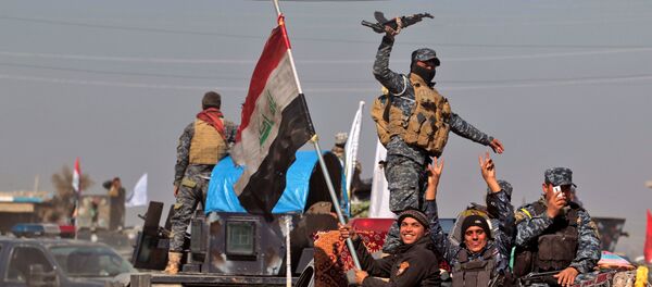 Iraqi security forces regroup in the village of al-Buseif, south of Mosul, during an offensive by Iraqi forces to retake the western side of the city from Islamic State (IS) group fighters on February 22, 2017 Iraqi security forces regroup in the village of al-Buseif, south of Mosul, during an offensive by Iraqi forces to retake the western side of the city from Islamic State (IS) group fighters on February 22, 2017 - Sputnik International