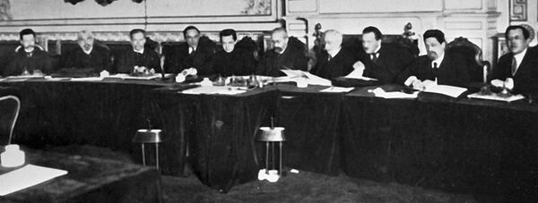 The provisional government's first session in Mariinsky palace, Petrograd - Sputnik International