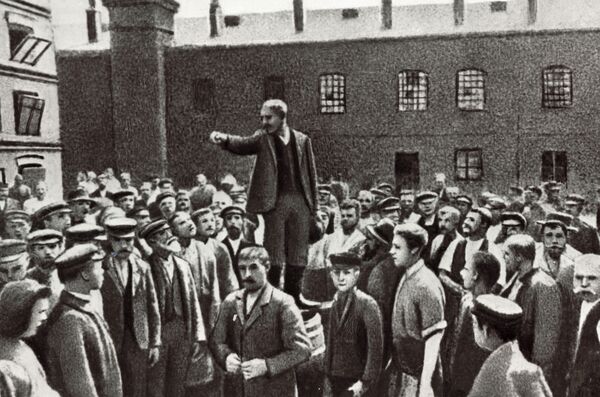 Workers hold a meeting at a Polish enterprise. - Sputnik International