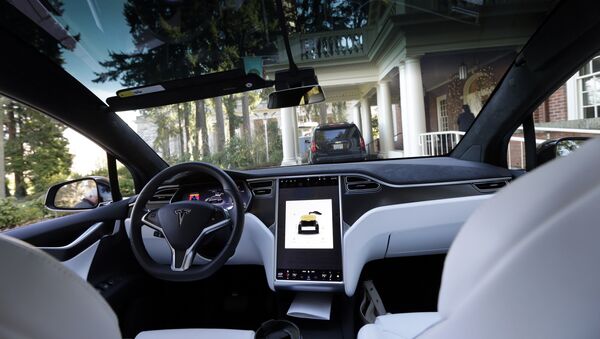 The interior of a Tesla Model X 75D semi-autonomous electric vehicle - Sputnik International