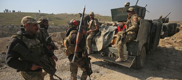 Iraqi forces advance on February 23, 2017 towards Mosul airport on the southern edge of the jihadist stronghold for the first time since the Islamic State group overran the region in 2014 - Sputnik International
