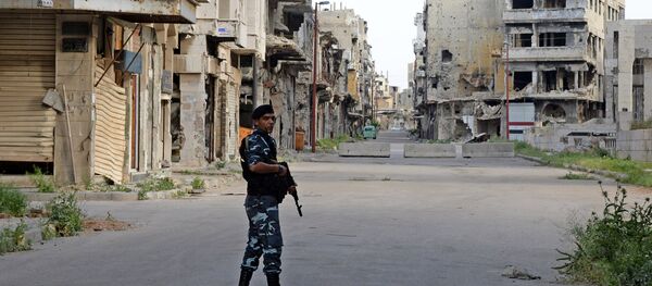 A police officer patrols a street in Homs. (File) - Sputnik International