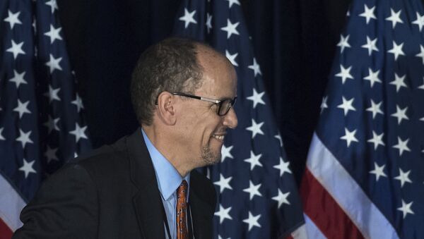 Former Labor Secretary Tom Perez, who is a candidate to run the Democratic National Committee, before speaking during the general session of the DNC winter meeting in Atlanta, Saturday, Feb. 25, 2017. - Sputnik International