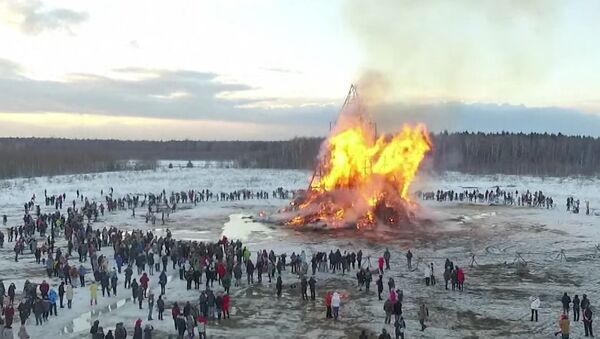 Massive Sculpture Burning At Maslenitsa Party - Sputnik International