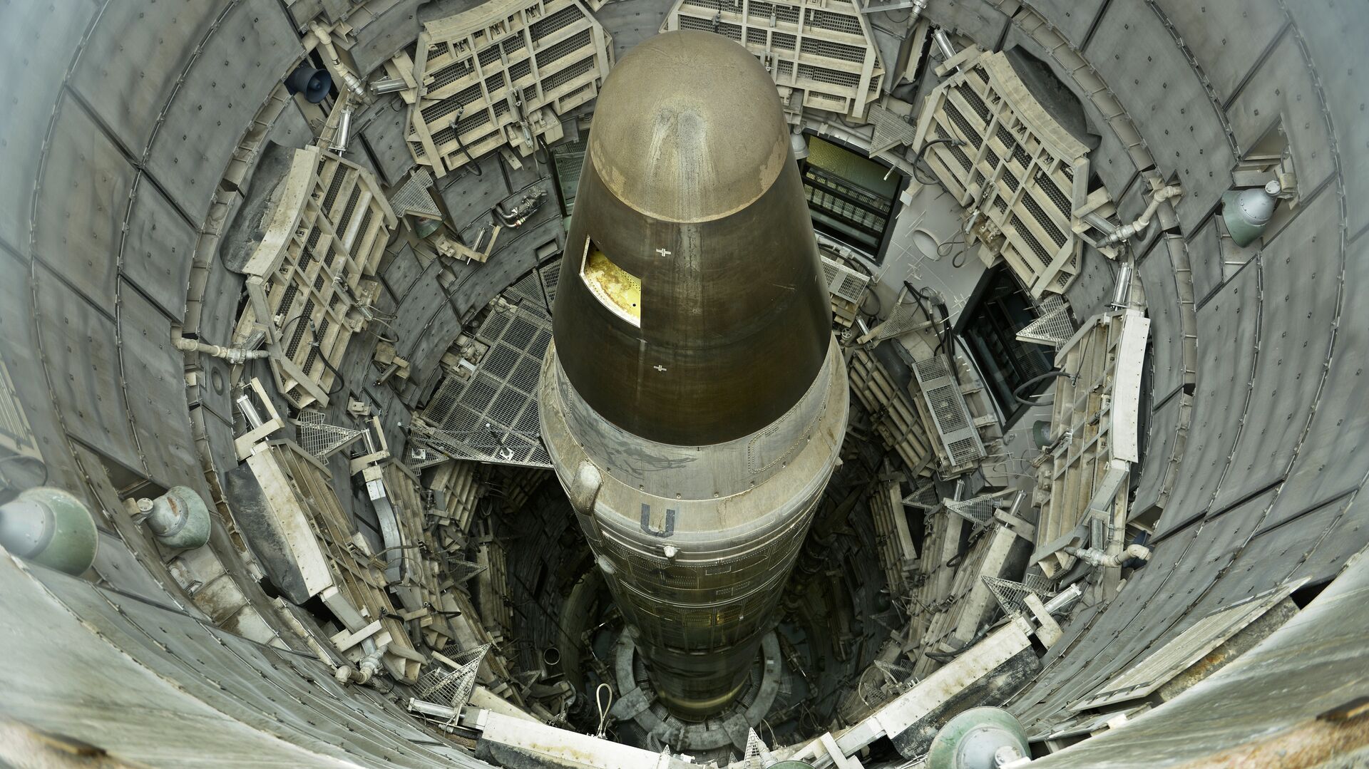 A deactivated Titan II nuclear ICMB is seen in a silo at the Titan Missile Museum on May 12, 2015 in Green Valley, Arizona - Sputnik International, 1920, 02.02.2022