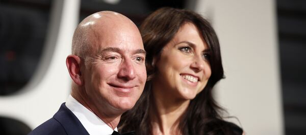 89th Academy Awards - Oscars Vanity Fair Party - Beverly Hills, California, U.S. - 26/02/17 – Amazon's Jeff Bezos and his wife MacKenzie Bezos. 89th Academy Awards - Oscars Vanity Fair Party - Beverly Hills, California, U.S. - 26/02/17 – Amazon's Jeff Bezos and his wife MacKenzie Bezos. - Sputnik International