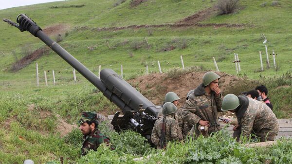 Karabakh Armenian soldiers stand near a howitzer in Hadrut province in Nagorno-Karabakh, Azerbaijan, Tuesday, April 5, 2016. Azerbaijan forces and separatist forces in Nagorno-Karabakh agreed on a cease-fire Tuesday following three days of the heaviest fighting in the region since 1994, the Azeri defense ministry announced. - Sputnik International