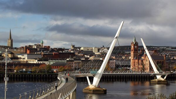 A general view over the Peace Bridge of the city of Londonderry from Ebrington Square, the venue of the 2013 Turner Prize, in Northern Ireland - Sputnik International