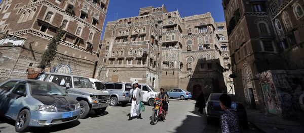 Yemenis walk in the old city of the capital Sanaa Yemenis walk in the old city of the capital Sanaa - Sputnik International