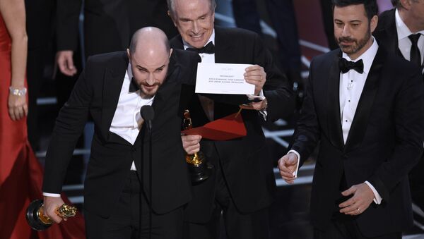 Jordan Horowitz, producer of La La Land, shows the envelope revealing Moonlight as the true winner of best picture at the Oscars on Sunday, Feb. 26, 2017, at the Dolby Theatre in Los Angeles - Sputnik International