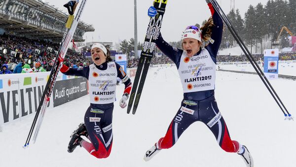 Team of Norway Heidi Weng (L) and Maiken Caspersen Falla celebrate after winning the women's Team Sprint event of the 2017 FIS Nordic World Ski Championships in Lahti, Finland, on February 26, 2017 - Sputnik International