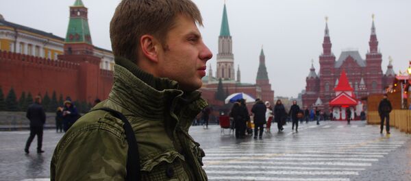 Alexei Goncharenko, deputy of Ukrainian parliament, walks in the Red Square in Moscow on March 1, 2015 prior the march to honour opposition leader Boris Nemtsov - Sputnik International