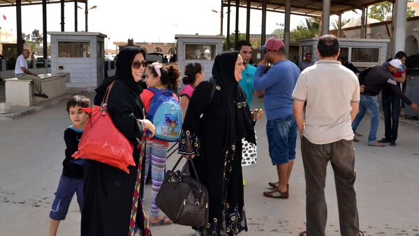 Libyan women cross into Tunisia at the Ras Ajdir border post between Libya and Tunisia (File) - Sputnik International