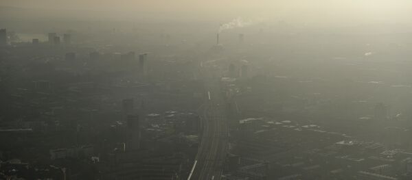 Pollution haze over South East London, through a window in a viewing area of the 95-storey skyscraper The Shard, the tallest building in Britain, in London, Thursday, Jan. 19, 2017 Pollution haze over South East London, through a window in a viewing area of the 95-storey skyscraper The Shard, the tallest building in Britain, in London, Thursday, Jan. 19, 2017 - Sputnik International