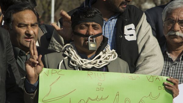Pakistani journalists protest in Islamabad, Pakistan, to condemn the death of a journalist, Monday, Feb. 13, 2017 - Sputnik International