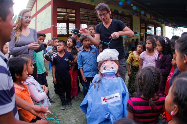 Russian volunteers of the Health&Help charity program opened the doors of their clinic to more than 15,000 residents of the village and nearby settlements of the Central American country of Guatemala. - Sputnik International