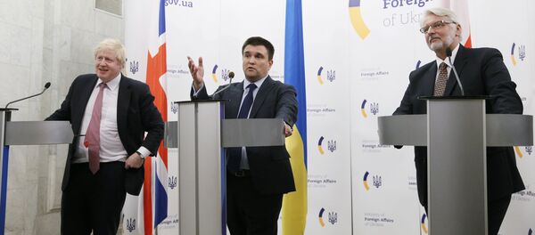 Ukraine's Foreign Minister Pavlo Klimkin (C), Britain's Foreign Secretary Boris Johnson (L) and Poland's Foreign Minister Witold Waszczykowski attend a news briefing in Kiev, Ukraine, March 1, 2017. - Sputnik International