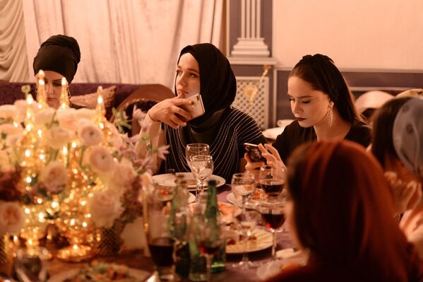 Islamic Chic: Chechen Leader's Daughter First Fashion Show - Sputnik International