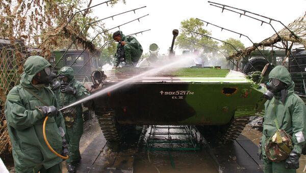 Indian Army soldiers wear protective suits and wash a tank as they perform a chemical weapon decontamination exercise, during a military exercise in Jagraon, in the northern Indian state of Punjab (File) - Sputnik International