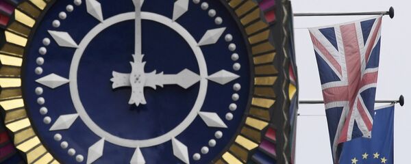 The British Union flag and the European Union flag are seen flying behind a clock in the City of London, Britain, January 16 , 2017. The British Union flag and the European Union flag are seen flying behind a clock in the City of London, Britain, January 16 , 2017. - Sputnik International