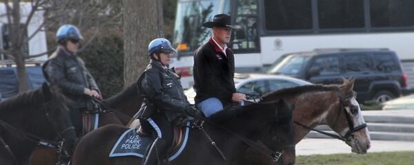 Interior Secretary Ryan Zinke arriving for his first day of work at the Interior Department in Washington, Thursday, March 2, 2017, aboard Tonto, an 17-year-old Irish sport horse - Sputnik International