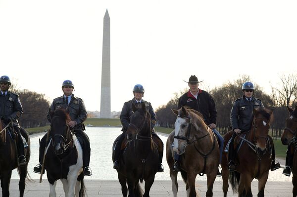 New Interior Secretary Ryan Zinke (2nd from R) rides on horseback with a U.S. Park Police horse mounted unit while reporting for his first day of work at the Interior Department in Washington, DC. March 2, 2017 New Interior Secretary Ryan Zinke (2nd from R) rides on horseback with a U.S. Park Police horse mounted unit while reporting for his first day of work at the Interior Department in Washington, DC. March 2, 2017 - Sputnik International