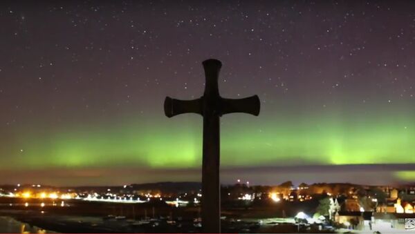 Amazing footage of the Northern Lights as star-gazers watch the stunning display across the UK - Sputnik International