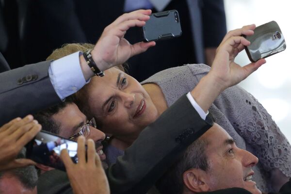 Hey, Mr. President! Let's Take a Selfie Together - Sputnik International
