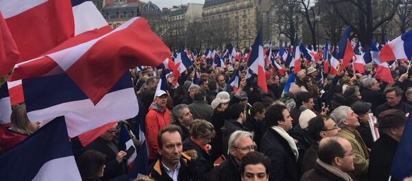Thousands of supporters of French presidential hopeful Francois Fillon attending a rally to support the politician in Paris on March 5, 2017. Thousands of supporters of French presidential hopeful Francois Fillon attending a rally to support the politician in Paris on March 5, 2017. - Sputnik International