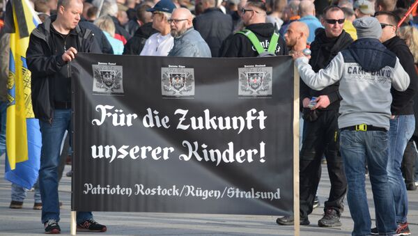 Right-wing protesters near Berlin central station - Sputnik International