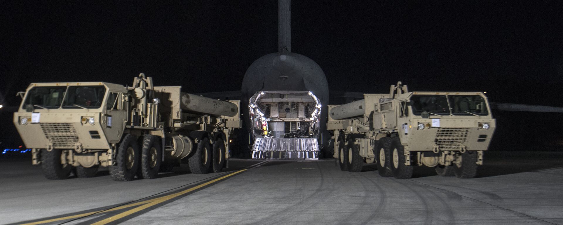  In this photo provided by U.S. Forces Korea, trucks carrying U.S. missile launchers and other equipment needed to set up the Terminal High Altitude Area Defense (THAAD) missile defense system arrive at the Osan air base in Pyeongtaek, South Korea, Monday, March 6, 2017. - Sputnik International, 1920, 14.10.2024