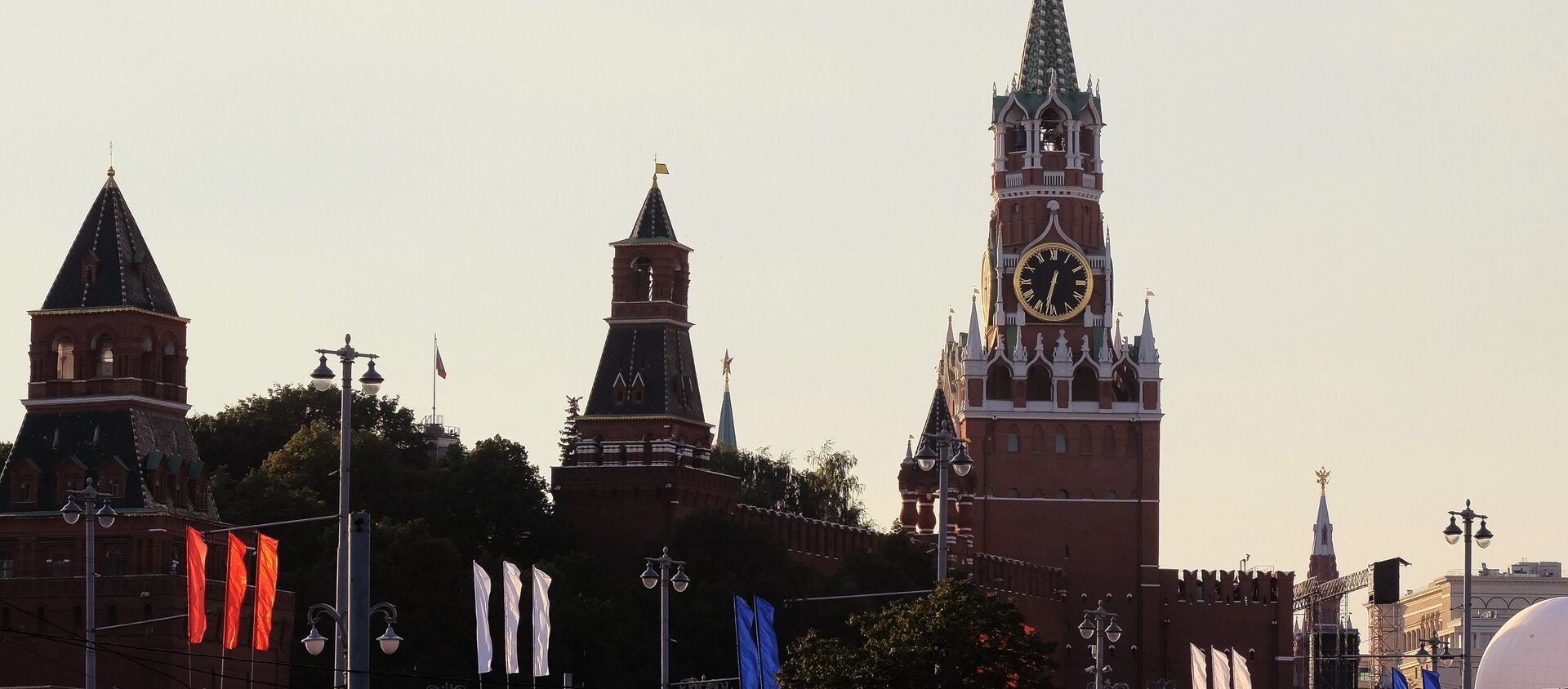 The Moscow Kremlin towers. (File) - Sputnik International, 1920, 17.05.2017