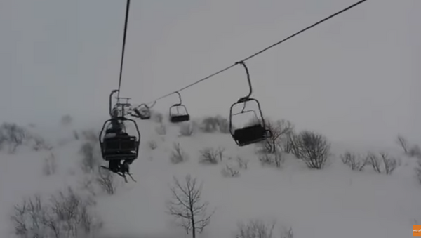 Stranded Skiers Survive Chair-Lift Horror - Sputnik International