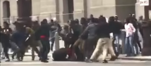 Teen violence occurs in Center City, Philadelphia, March 6 2017. - Sputnik International