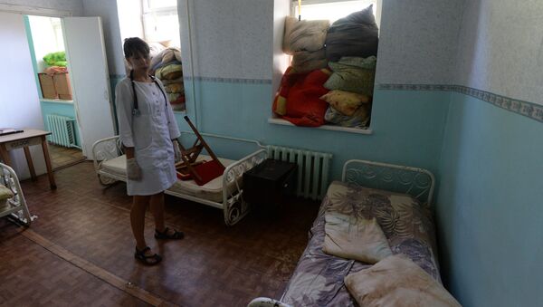 A ward in Gorlovka's hospital where windows are protceted with pillows during artillery shelling of the city by the Ukrainian Army - Sputnik International