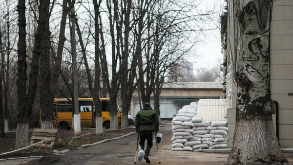 A fighter of the Donetsk People's Republic self-defense force, wounded in action, at the first military hospital in Donetsk - Sputnik International