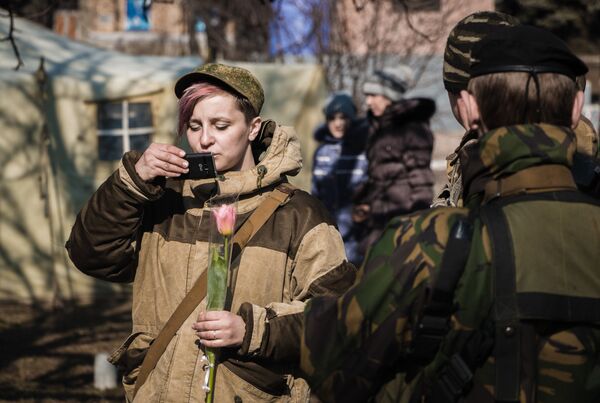 Self-defense fighters of the Donetsk People's Republic celebrate International Women's Day (March 8) in the city of Debaltsevo - Sputnik International