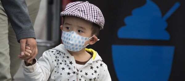 A child walks past a dessert stand during a hazy day in Beijing Friday, Oct. 14, 2016. A child walks past a dessert stand during a hazy day in Beijing Friday, Oct. 14, 2016. - Sputnik International