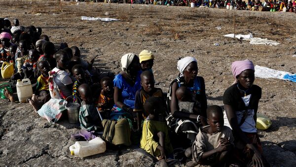 Women and children wait to be registered prior to a food distribution carried out by the United Nations World Food Programme (WFP) in Thonyor, Leer state, South Sudan, February 26, 2017 - Sputnik International