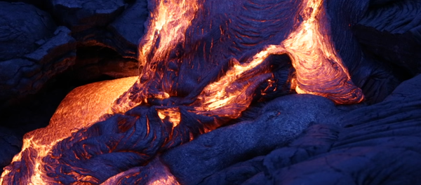 Hawaiian Volcano Spews Blue Lava - Sputnik International