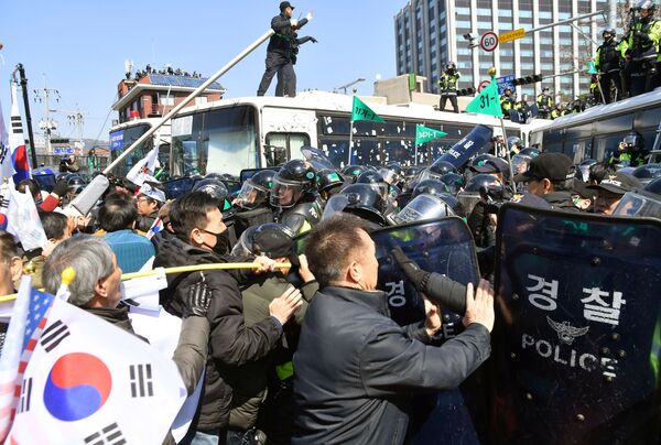 Protesters supporting South Korean President Park Geun-hye clash with riot policemen near the Constitutional Court in Seoul, South Korea, in this photo taken by Kyodo on March 10, 2017 Protesters supporting South Korean President Park Geun-hye clash with riot policemen near the Constitutional Court in Seoul, South Korea, in this photo taken by Kyodo on March 10, 2017 - Sputnik International