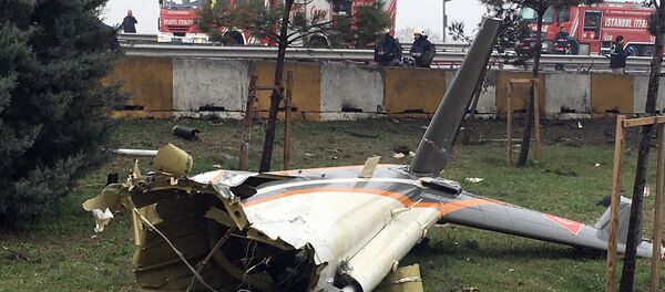 Firefighters work on the site shortly after a helicopter with seven people inside was crashed in Istanbul's Buyukcekmece district, Friday, March 10, 2017 - Sputnik International
