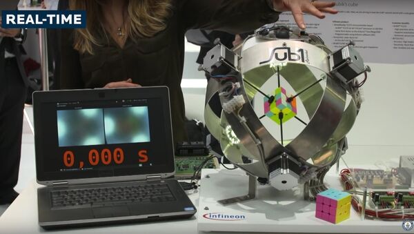 Fastest robot to solve a Rubik's Cube - Guinness World Records - Sputnik International