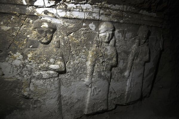 Archeological findings are pictured inside an underground tunnel in east Mosul on March 6, 2017 Archeological findings are pictured inside an underground tunnel in east Mosul on March 6, 2017 - Sputnik International