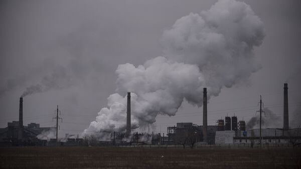Smoke rises from the chemical plant in Avdiivka, eastern Ukraine (File) - Sputnik International